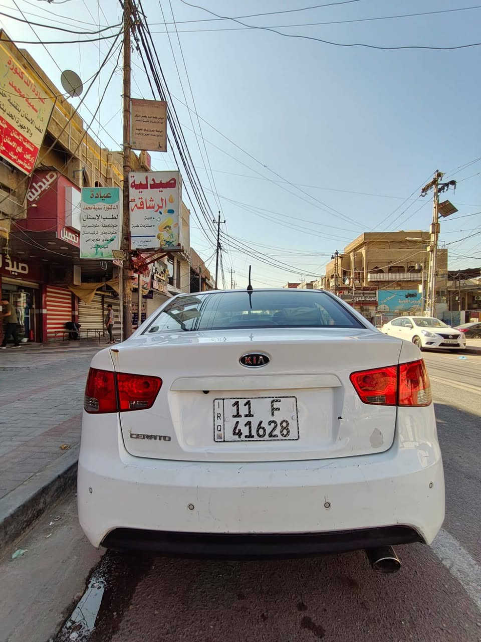 السلام عليكم اخوان
كيا سيراتو ٢٠١٠ خليجيه السياره جاهزه من كل النواحي 
كير محرك تبريد صدر رقم بغداد انكليزي باسم صاحبهه
فقد بيهه ملاحضات موضحه بدون ضربه بدون تبديل بدون صبغ ففط مقدار شبر بين الباب الخلفي وجاملغ
مكان السياره بغداد الدوره السعر ٩٥وبيهه مجال للطيبين 
رقم صاحب سياره ***********
