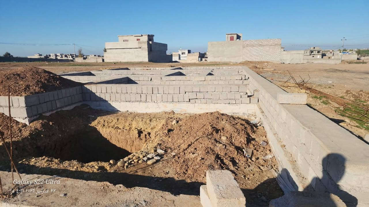 مساحه 190 متر
القوسيات _قرب المدرسه الصينيه 
كرت بلديه 
سند 25
سعر 20 وبيها مجال قليل ***********
