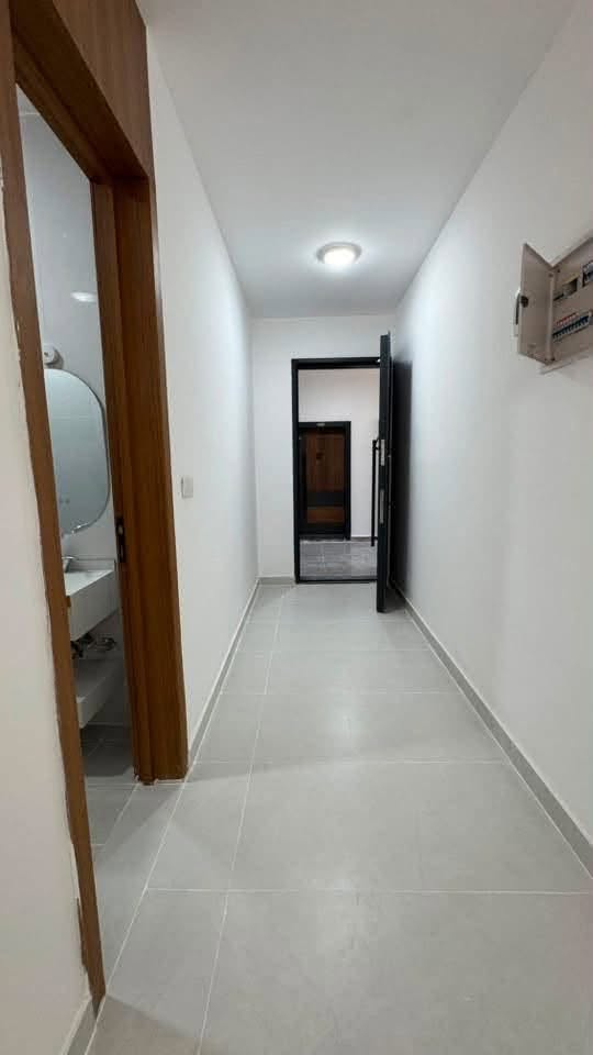 📍شقه للايجار مجمع ايادي كاردن ستي - الدورة 
🔴((الايجار 750الف شهر بشهره))
🔹وباطلاله جميله 
 🔹المساحه١٦٠ متر 
غرفتين نوم واحده منها ماستر ٣ حمامات
صاله كبيره ، مطبخ معزول 
بالوكونه على طول الشقه واطلاله لجميع الغرف
🔹تامينات مليون ونص 
اجور تحرير عقد 200$
للتواصل خاص او على الرقم 
***********
