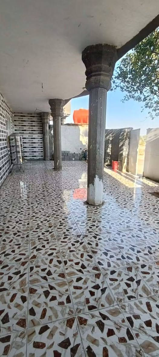 بيت للبيع ابي غرق حي الجواد بشارع القائد ابو تراب يرهم قسط بمقدمه 40 سعر النقد 65 وبي مجال مساحة البيت 250متر سند 25 تحويل باسم المشتري لتواصل خاص

