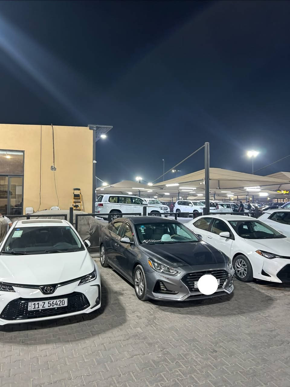 سوناتا بيها مشكله ابيعها ع وضعها موديل 18السياره كلش نضيفه
مشكلتها كالتالي اشتريتها داورتها  باسمي وبعتها من ردت اداور طلع عليها قرار قاضي من البصره ترقين قيد مو حجز يعني متكدر تصرف بالسياره وداورها اله تحل مشكلتها والكتاب ذاكر رقم وصل ضريبي والوصل حصلته مدفوع وعندي صوره وختم الضريبه والصندوق اني مامشيت بالموضوع لان بالبصره وعندي دوام أبيعها ع وضعها واذا احد صاير ويا نفس الشي ويعرف الحل ياريت ينورني السياره صايره عليه 130 قيم بحق الله لاتكسر بيها نزل مال تعبك وأخذها من كلب راضي السياره باسمي اسويلك عقد مروري ووكاله عامه بيها وانته اشتغل بيها حلها
***********
