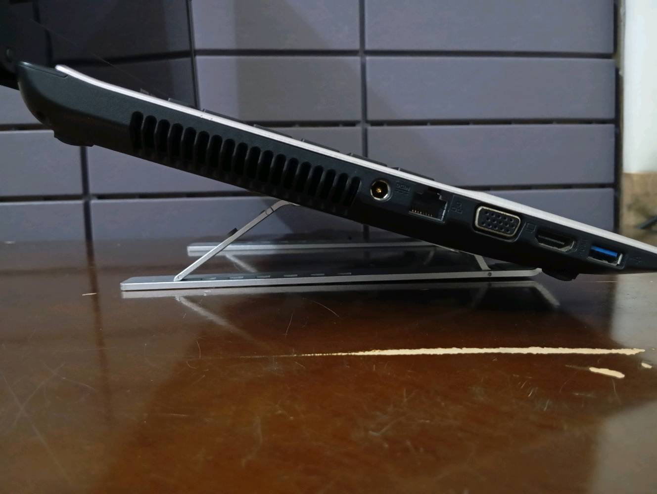 لابتوبASUS K53سطحها اللمنيوم بارد
الهارد:128SSD سريع

الشاشة:حجم15٫6 60هرتز

الرام:8G

المعالج:انتل Ci5الجيل الثاني

كرت الشاشة:منفصل انفيديا 2Gو مدمج610

الملحقات:شاحن85vسريع و هدية(ماوس لاسلكي+باد ماوس) وتحتوي اللابتوب على DVDاقراص

السعر 200الف (للتواصل ***********على الماسنجر والواتساب والتلكرام)