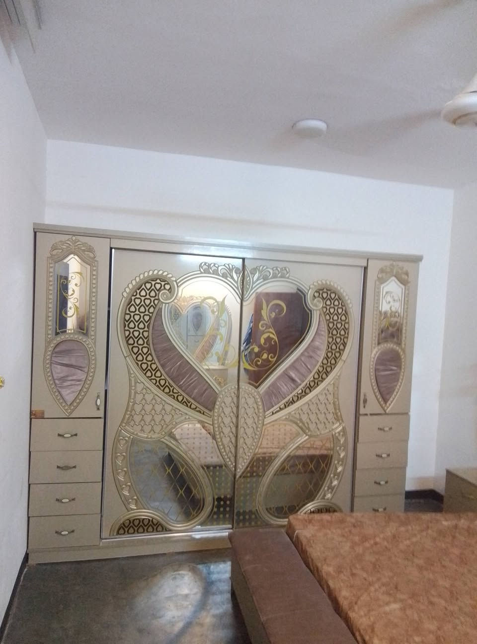 السلام عليكم  
للبيع غرفة نوم تركيا مستخدمه 
 خشب  ثقيل  الاصلي 7 قطع 
السعر والاستفسار
 على رقم فقط ***********
