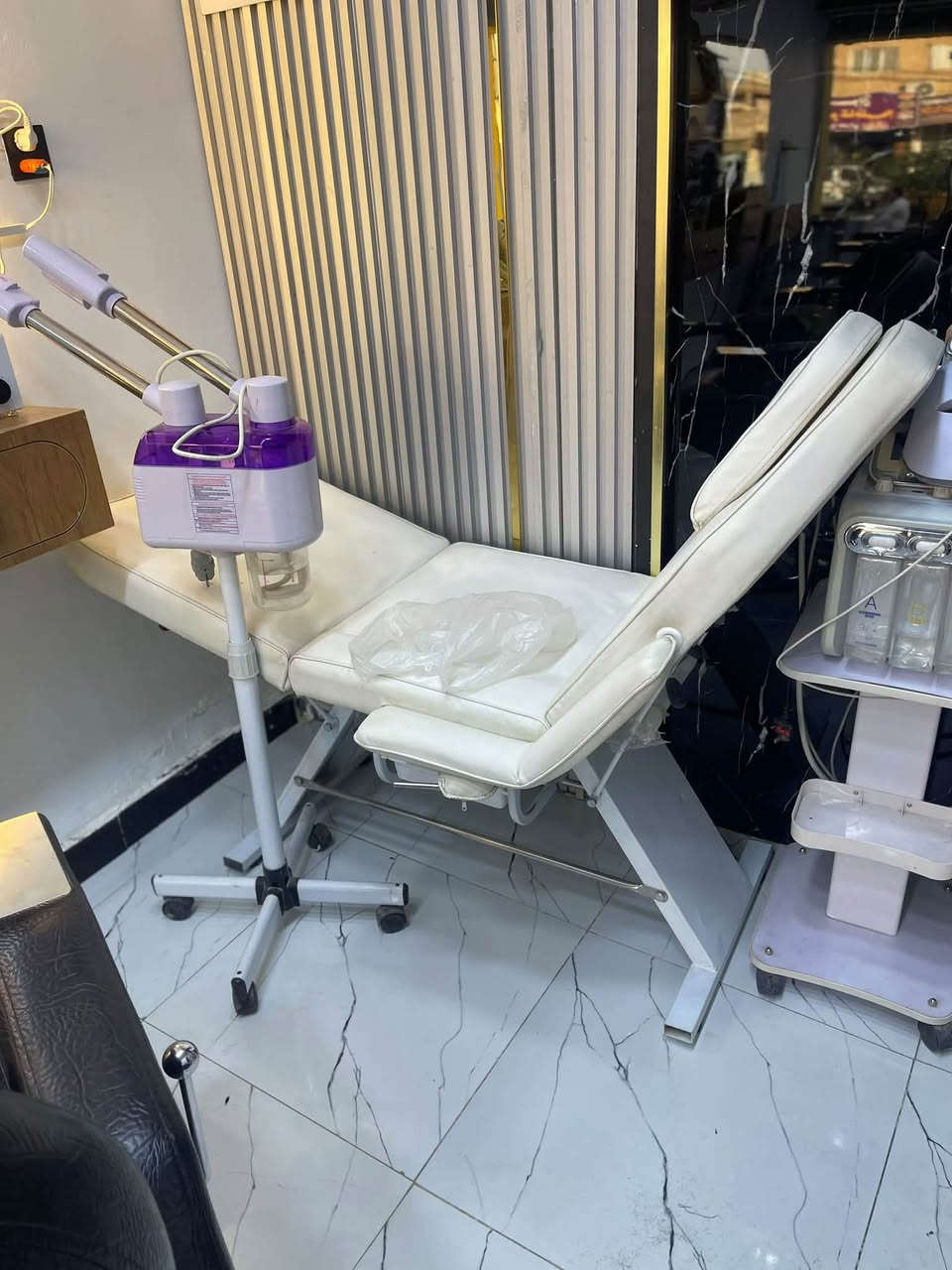 سلام عليكم جهاز هايدروفشل مع سديه وجهاز بخار سيت كامل لبيع جدد مستخدم قليل سعر 450 وبيه مجال ***********
