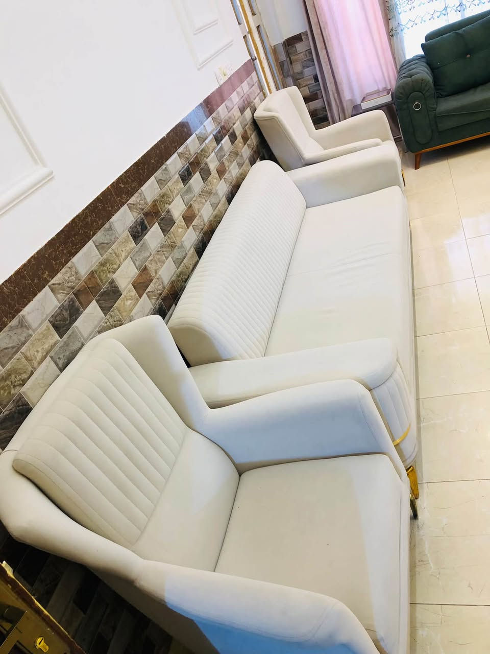 السلام عليكم طخم مودرن تركي للبيع السعر 550 العماره حي لحسين الجديد لتواصل والستفسار الرقم ***********
