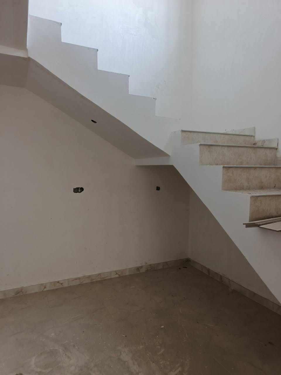 السلام عليكم خلفه بورك  متفرغ حاليآ شغل درجه اولى شغل هندسي  شرط الشرط بليوميه متر مكطوعه ***********
