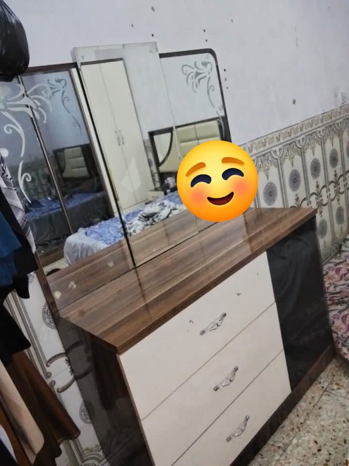 سلام عليكم غرفه البيع 8 قطع مكاني بغداد سعر 550 الرقم ***********
