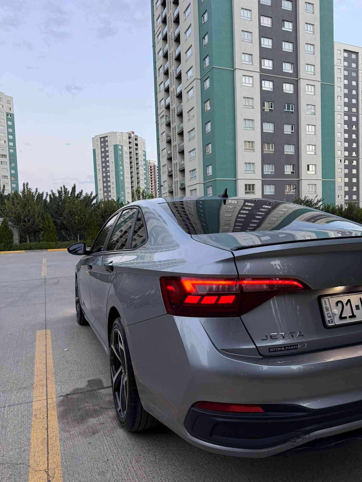 jetta 2024 1.5 turbo S sport
سلام عليكم  ماشاءالله لە ماڵی هەموو لایەک 
جیتا مواسەفات س سپۆرت  ٢٠٢٤ ٥١٠٠٠ کیلۆمەتر هەزار رۆشتوە
 مواسەفات  . رادار . خەتی جادا . کوشن هیتەر . 
تەبرید لەمس . 
گێج ئەلیکترۆنی  بە ٣ بەشی جیاواز تەحەکومی پێ ئەکرێ
٣ گێر ئۆتۆ.عادی.سپۆرت.تەعدیل سورعە. ئۆتۆ ستارت ئستۆپ
 بە ناو خۆمەوەیە هەمو شتێکی تازەیە سێرڤز کراوە هەمو گیانی بە شەرت ئەیەمێ تازە یە سارەکە جاملخی سەکنی بۆیاخە بێ 
ناو گرتن.....  نرخی ١٣٤ مەعامەلەیەکی زۆر کەم.  شوێن سلێمانی
***********  
*********** وەتسئاپ ی لەسەرە

نص مكتوب في الصور:
- ***********