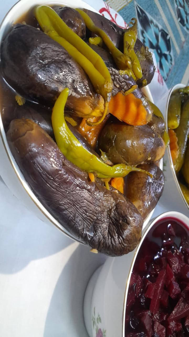اللهم صل على محمد وال محمد وجبه جديده طرشي بيت عراقي بلداوي بلذه مختلفه جرب وشوف كله محشه ونضافه فول الكيلوا ب3 الحجز رقم وعنوان ملاحظة مكلف بلنشر تريد تروح تاخذ منهم ادليك عل بيت وانطيك رقم تريد توصيل يوصل لباب بيتك
