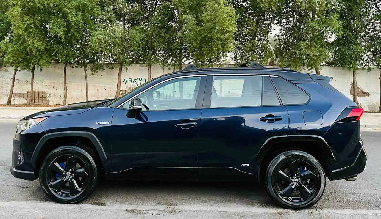 راف فور xse 2021 هايبرد
لون نيلي 
فول مواصفات السيارة 
ماشيه 41.000mi
السياره كلش نضيفه وبالواقع احلى
السياره حادثها قبق جنطه وجاملغ امامي مسرقه نصبغن
وصار بيها بالعراق جاملغ خلفي 
السعر 20.800 وبيها مجال للطيبين
مكان السياره بغداد العامريه نهاية شارع المنضمه
للاستفسار 
***********
