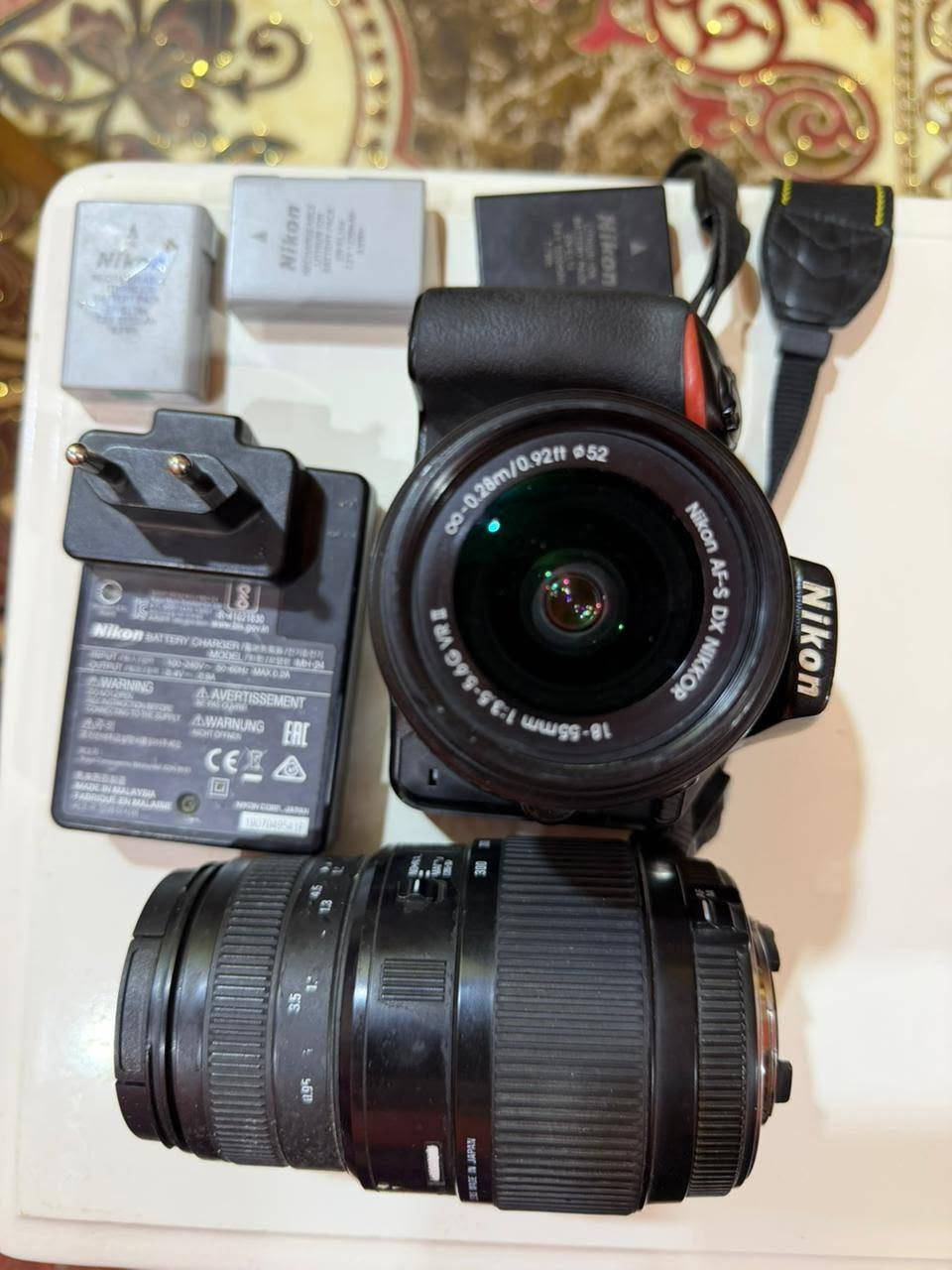 📸 للبيع كاميرا Nikon D5600

كاميرا نيكون D5600 بحالة جيدة جداً، والتصوير نظيف وعالي الجودة ومناسبة للتصوير الشخصي، المناسبات والمبتدئين والمحترفين.

🔹 المحتويات والملحقات:
• كاميرا Nikon D5600
• عدسة 18-55mm
• عدسة 70-300mm
• عدد 3 بطاريات أصلية 🔋
• شاحن أصلي
• جميع الملحقات جاهزة للتسليم

⚠️ ملاحظة مهمة:
عدسة 70-300mm يوجد فيها خلل بالماطور (الأوتوفوكس)، لكن العدسة تصور ونظافتها عالية، لذلك تم توضيح الخلل بكل شفافية.

📷 الكاميرا والعدسة 18-55 مناسبة للتصوير بشكل ممتاز، والـ70-300 خيار ممتاز للزووم والتصوير من مسافات بعيدة.

💰 السعر: ٣٧٥
📍 البيع للجادين فقط
📩 للاستفسار والتواصل: ***********
📍 ذيقار سوق الشيوخ
