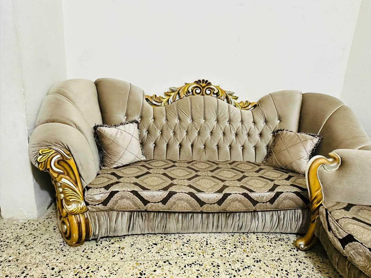السلام عليكم تخم زان مصري للبيع 10 مقاعد السعر 300 وبيه مجال للشراي الرقم ***********
