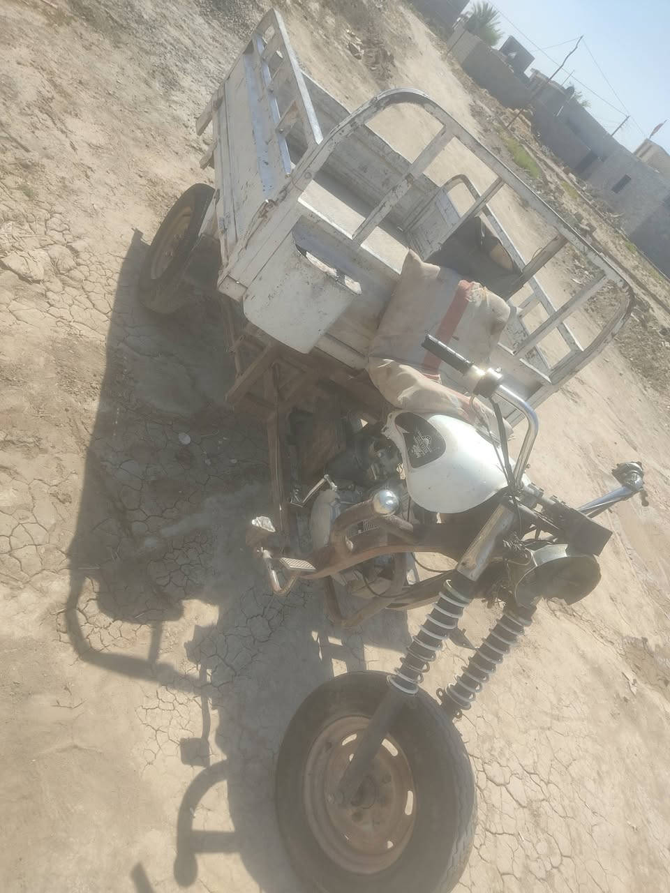 للبيع ٢٠١٠كلك كلك سعره ،٦٠٠بيه مجال قليل***********بكاني دوايه
