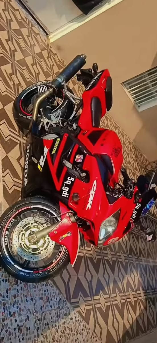 السلام عليكم
F4i  2004 

دراجة مال رمبة كفالة عامة 

مكينة وكير وضفيرة ع وضع شركة 

رقم انبار  انكليزي بسمي تحويل ثاني يوم 

مكاني بغداد السيدية 

*********** واتساب فقط 

ملاحظة 

الدراجة بسنوية لون ابيض 

واني شاد كفر احمر 

الياخذها يريد يرجعها بلاد يبقها تبقى يمة 

السعر 33$ وبيها مجال بسيط
