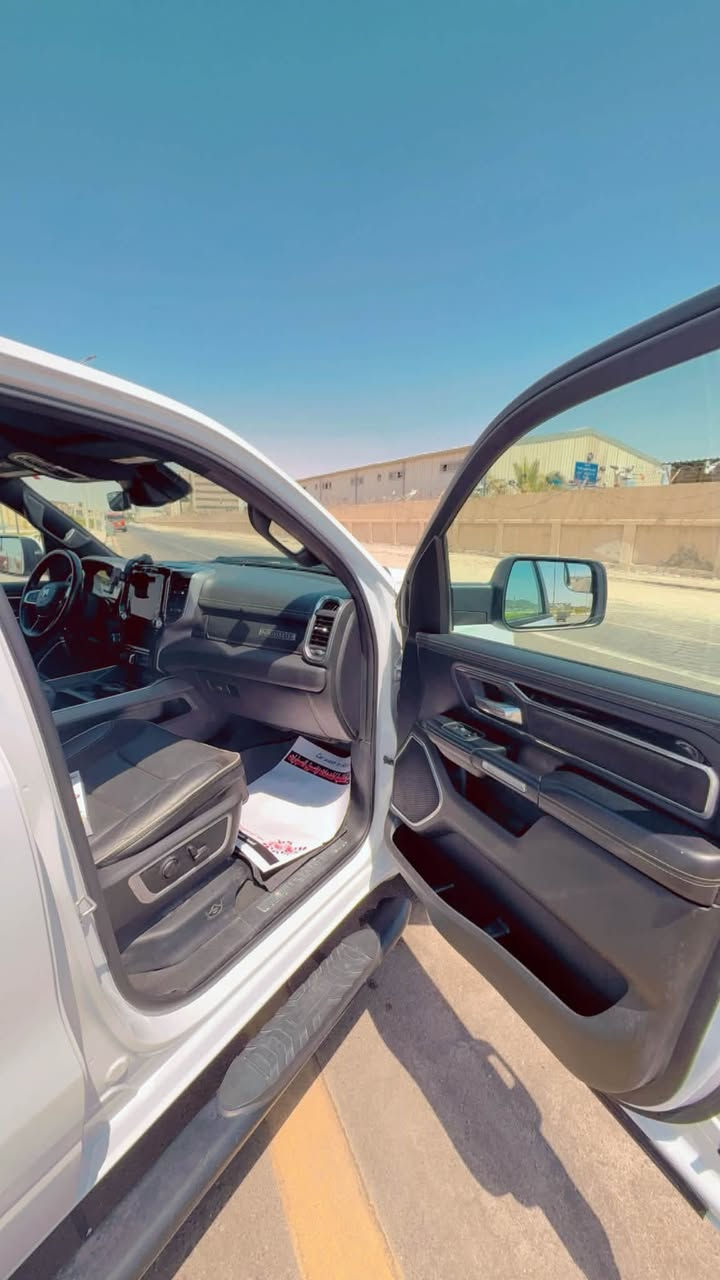 رام لارمي سبورت 2022
نضام etorque v8 الكهرباء مساعد بتقليل صرف البنزين وزيادة عزم السيارة
(رقم بصرة باسمي)
مكان السياره بالبصره
تقرير غرق
الدفع: خلفي فقط (2x4)
المواصفات :
دخول ذكي (بصمه)
تشغيل عن بعد
مقاعد جلد
كار بلي 
شاشه كبيره تيسلا
مقعد السائق والراكب كهربائي
تدفئه وتبريد مقاعد امامية
تدفئه ستيرن
حساسات امامية
حساسات خلفية 
كاميرا خلفية 
نظام بريك طوارئ تلقائي 
المرايا الجانبية قابلة للطي كهربائيا 
الشباك الخلفي كهربائي 
إمكانية تعديل ارتفاع دواسات البنزين والبريك كهربائيا . 
هاند بريك كهربائي 
نظام تشغيل واطفاء اوتوماتيك لتقليل صرف الوقود
مرايا بخاصية التعتيم الذاتي 

‎الاستفسار: ***********
