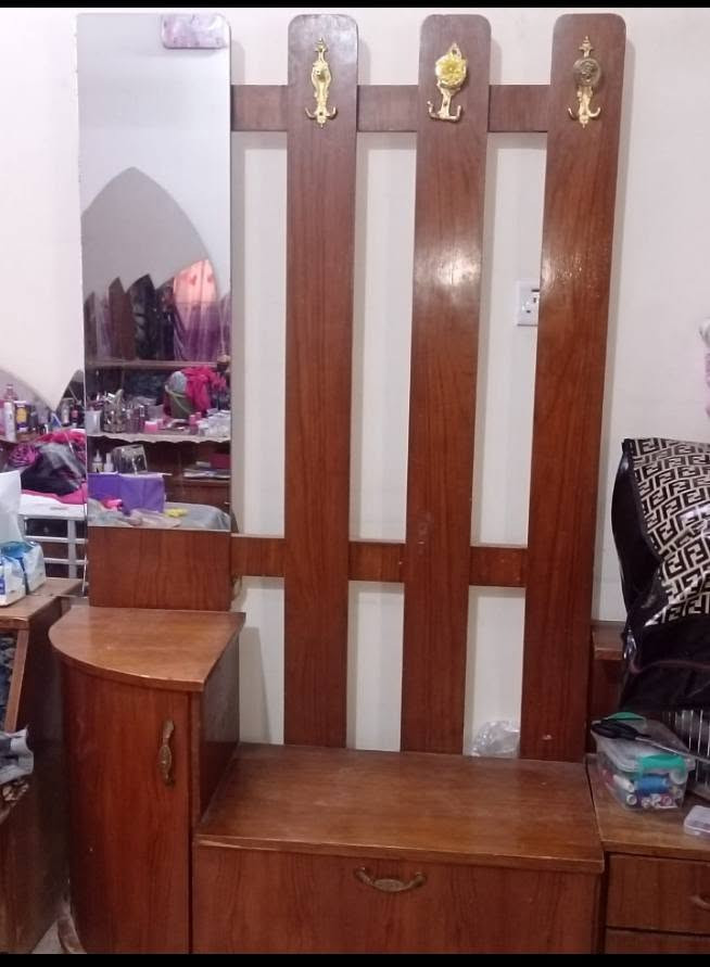 عندي غرفه نوم ابيعه سعر 350 في مجال اللي يريد يراسل خاص رقم *********** عنوان حي نصره
