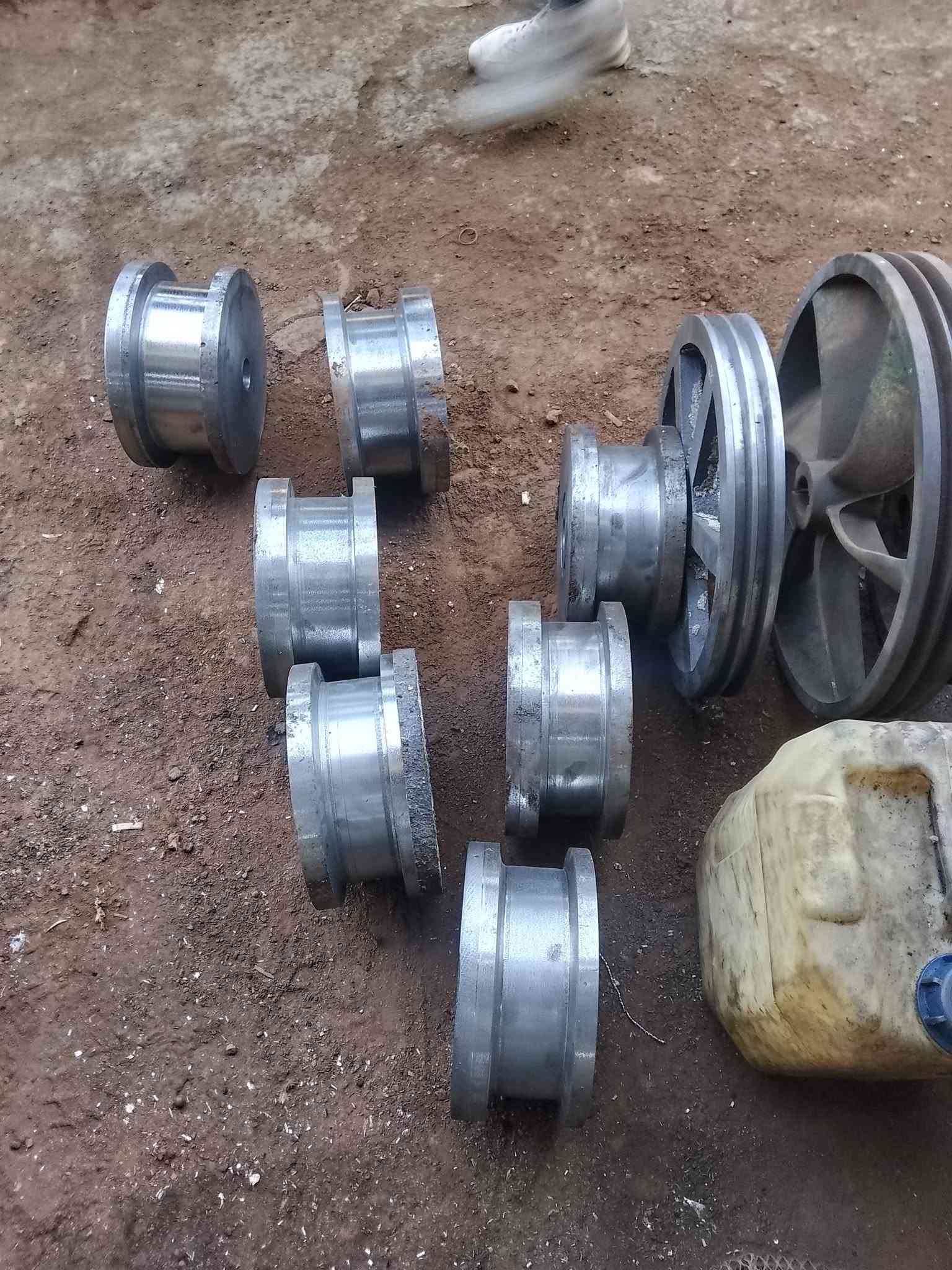 لسنا الوحيدون ولاكننا الأفضل محاال الحاج عوده لي كافة البوليات والبراوين والدشالي المسننات وعمل رولات معامل ثلج ومعامل سفلت وطابوق وصيانه جميع المنظخات الزراعية والصناعيه العنوان النهضة الباب الخلفي للكراج التواصل ***********لاداره اسامه ابو انس
