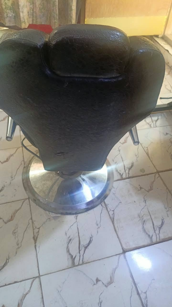 كراسي ثنين الواحد ب125 وبيهن مجال مكاني نجف ***********

