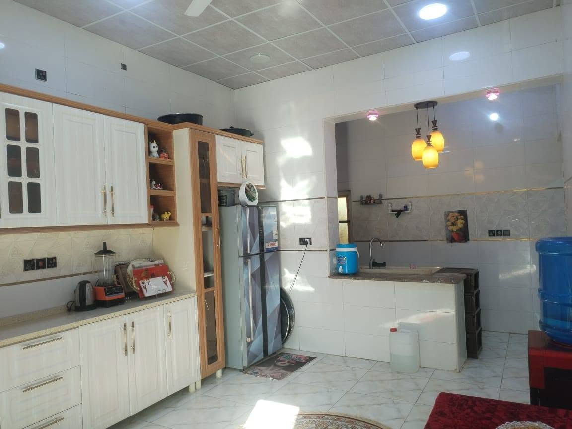 سلام عليكم بيت زراعي للبيع ازديناويه قرب مدرسه الواثق يبعد ١٥٠م ع الشارع الرئيسي مساحه 360م السعر ١٠٠ وبي مجال البيت نضيف جدآ  ***********
