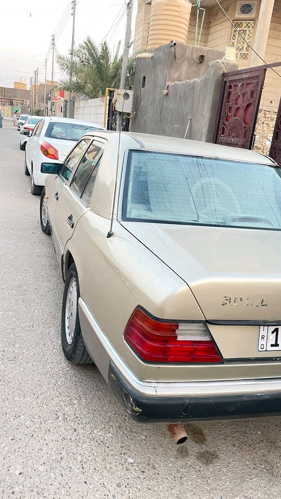 مارسدس دب مديل  89 ضربته فقط الباب الخلفي جهة العبري قواعد وحده سليمه وثانيه طاكه وتاركه ما معمره رقم بغداد انكليزي 
***********
سعر ٥٥ وبيه مجال قليل