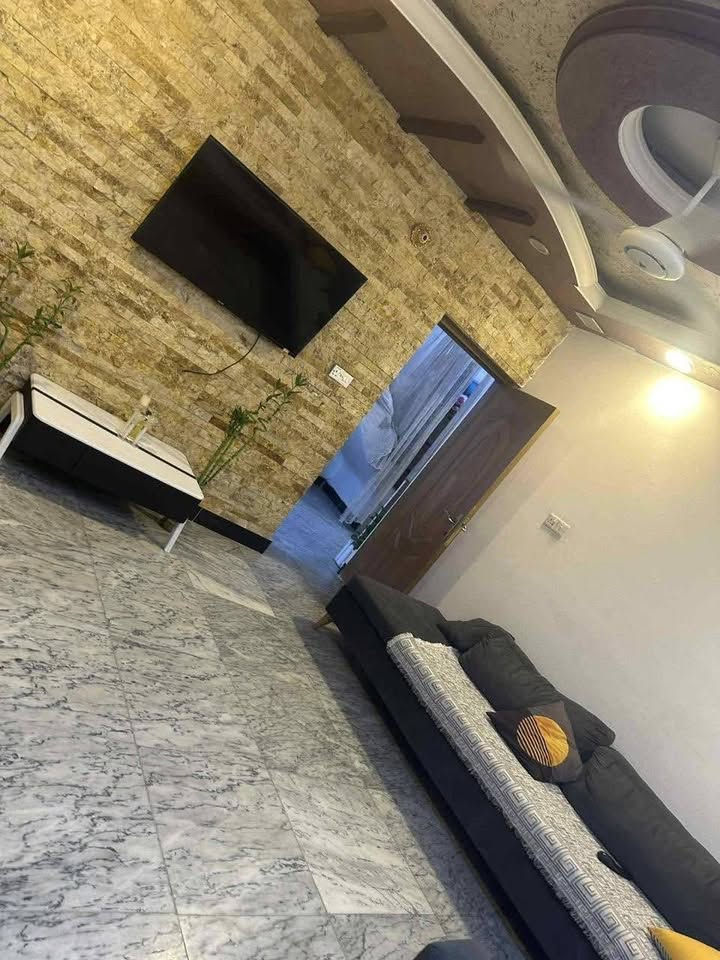 منزل للبيع 
مساحة ١١٦ متر 
واجهة ٧ م 
نزال ١٧ م
طابقين
٣ غرف نوم
واستقبال 
ومطبخ
وحمامات عدد ٢
يصلح للاستثمار معزول بدرج وقاطع قابل للازاله من الداخل والخارج 
بغداد/دورة/شارع ٦٠ قريب من الشارع التجاري 
للاستفسار 
***********
