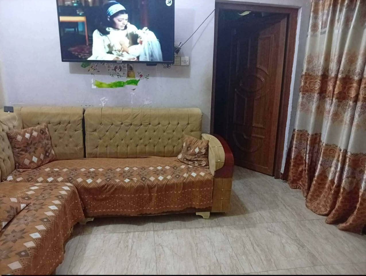 يالله بيت بلاش بلعسكوري مقابيل المدرسه الغصون
200م  75 مليون التواصل علا هاذا الرقم 
***********  
ولتفاصيل زورو مكتبنه حي العسكري الثالث شارع ستين 
مقابيل موكب عمار  مكتب اسماعيل الغرعاوي
