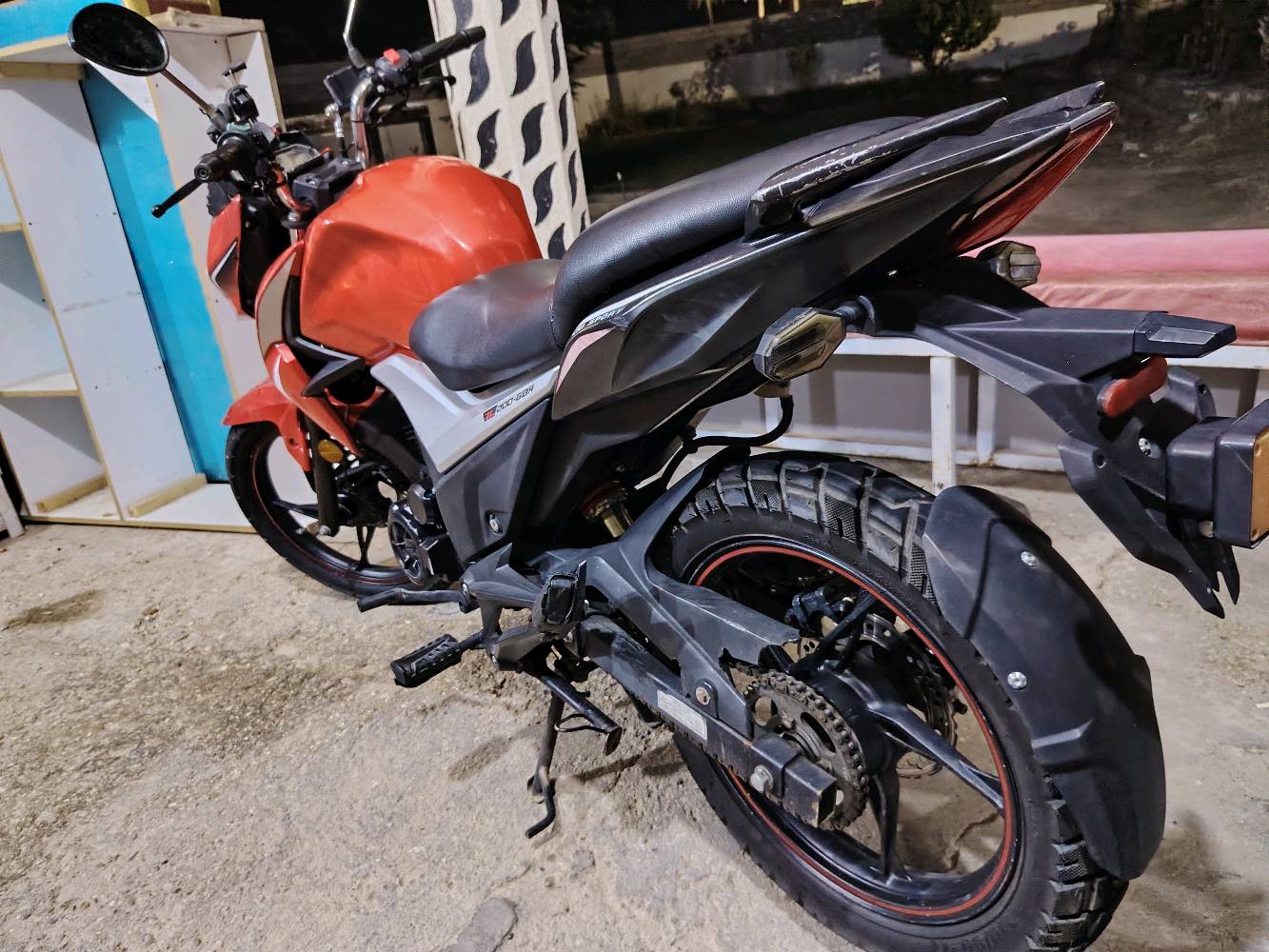 دراجه لونسن 
200cc
محرك مكفول
كير مكفول
دراجه نضافته كدامك ٨٥ ٪
كهربئيات كله شغاله
سويج عدد ٢
ملاحضه الدراجه لبريك الخلفي فقط يرادله واشر بالدسك لان بريكه هايدلوريك وينفس
مستخدم الامامي حالياََ
سعرها 1،500،000 مليون ونص وبيه مجال للشراي
الدراجه مكمركه و كامله بس باقي تستلم لوحات
مكان الدراجه الانبار الكرمه
وايضا متواجد بغداد التاجي 