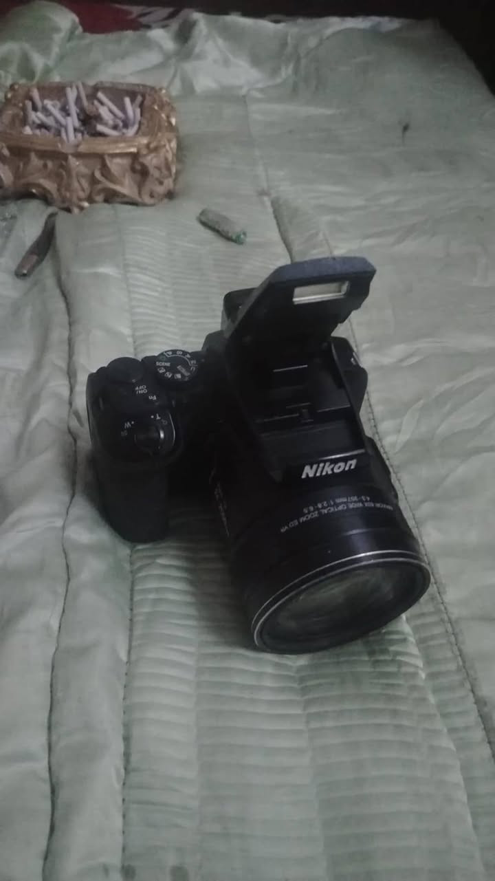 نيكون P900 • تقريب 83x • كاميرا جسرية