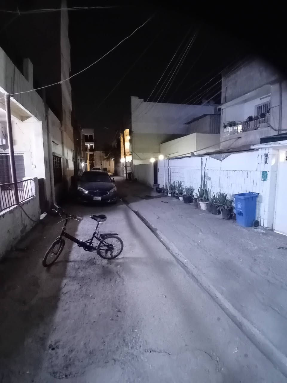 دار للبيع المساحة ١٦٠م الواجهة ١٠م الموقع الكرادة الزوية قرب جامع الزوية سند مستقل باسم شخص واحد علما كهرباء المنطقة ٢٤ساعة  ***********واتساب
