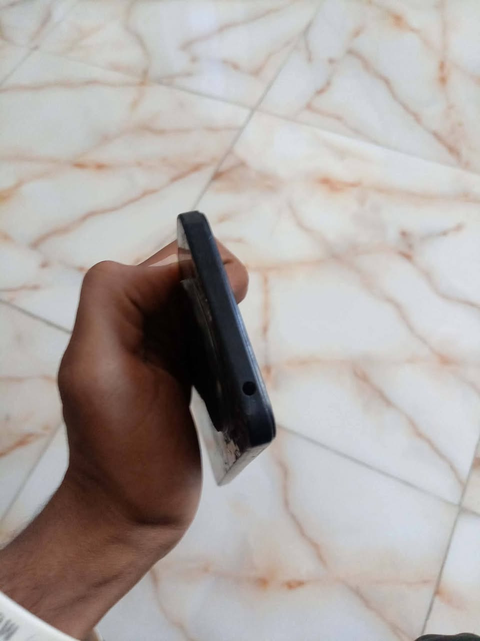 السلام عليكم جهاز ريدمي c14ذاكرة 128 بوبجي 60فريم بطارية 5000جهاز مكفول نضيف فقط ضهرة مكسور يدعم الشحن السريع السعر 90 وبي مجال رقمي ***********

