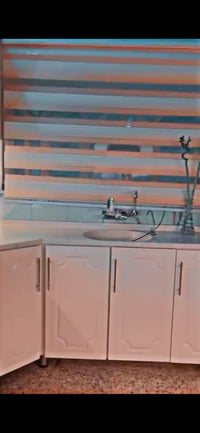 🏡 كاونتر مطبخ للبيع 🏡  ✨ كاونتر مرتب ونظيف وبحالة جيدة 🤍 لون أبيض أنيق...