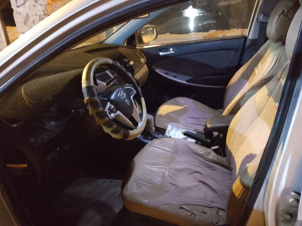 هونداي اكسنت١٣ هاتشباك وارد امريكي كفاله المحرك والكير والحداديه التبريد شغال بيها صفحه مصبوغه رقم بصره باسمي السنويه تنتهي ٢٠٢٧ 
الشراي يتصل وبيها مجال *********** البصرة, العراق
