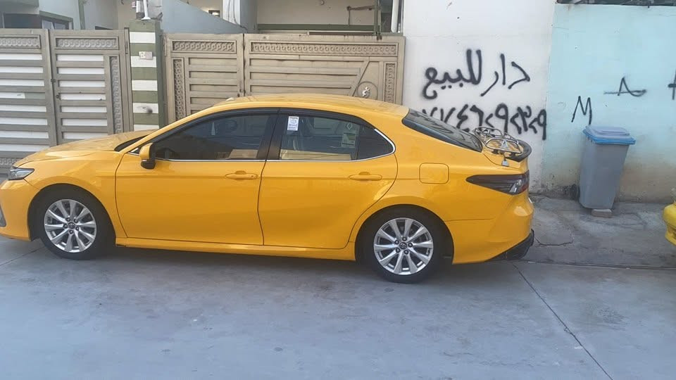 كامري هايبرد دبي خليجي تكسي مطار 2023 اصل مو علاية
سنوية جديد رقم جديد بأسم راعيها دفتر بانزين بيها السيارة LE 
ضررها جامرلغ امامي مع باب السايق بدون دواخل بدون شواصي كير مكينة شرط تبريد ثلج 🧊 السيارة مناقصها اي شي جاهزة على اخر حباية 
السعر 185 وبيها مجال بسيط 
مكلف بالنشر رقم صاحبها ‭***********‬ المكان كركوك بيع فقط
