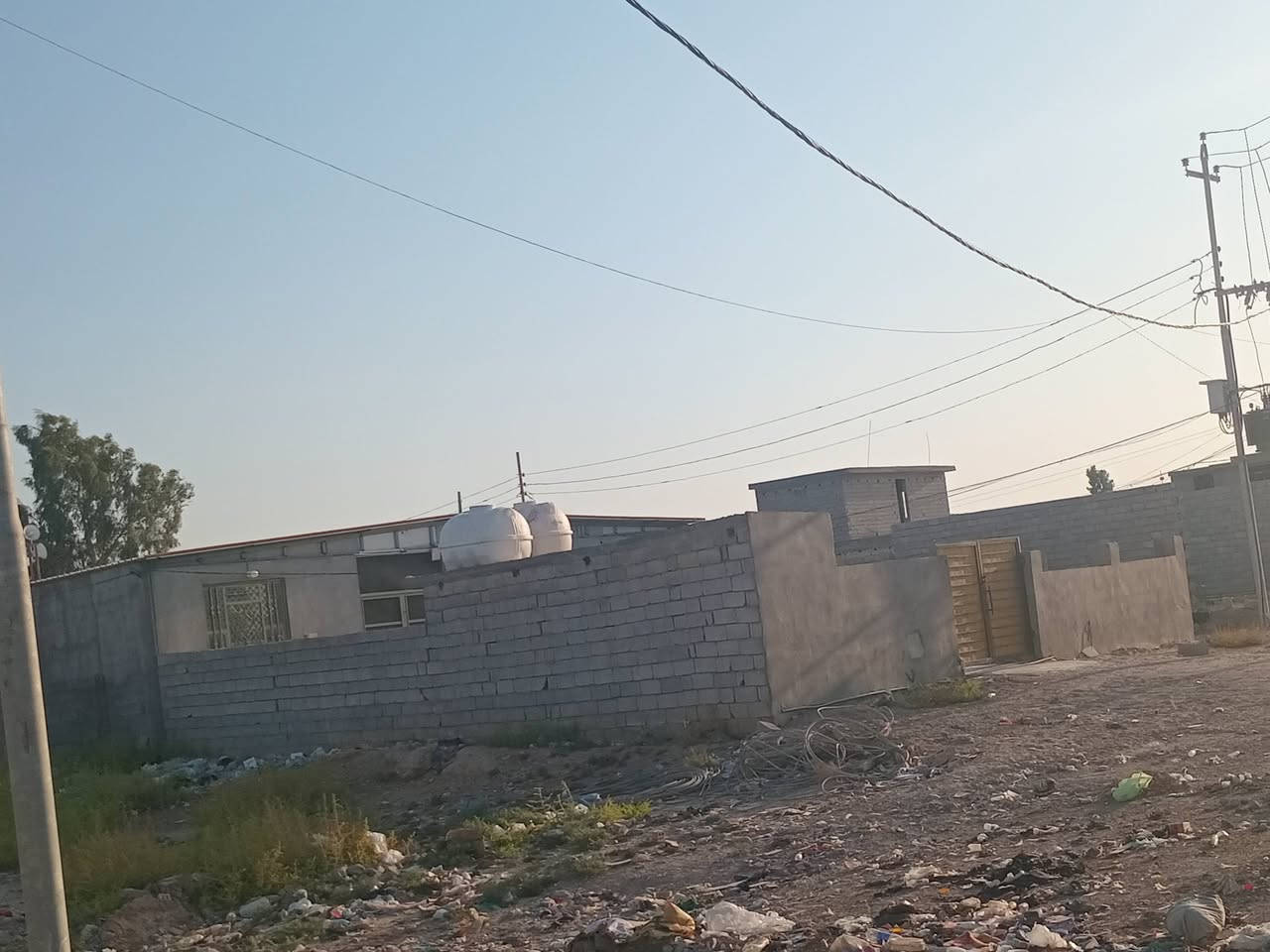 هيكل  للبيع  مساحة ١٠٥ واقع حال ١١٠   بتلو رفت 
العزيزية الخماس شارع الرسول قرب المدارس وقرب حسينية اولاد فاطمة ع رابع بيت ع شارع  
# السعر 15 وبي مجال قليل 
***********
