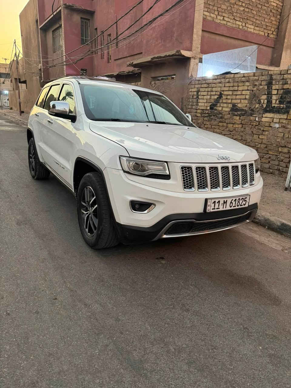 جيب لاريدو 2015 فول وموصفات خليجي بيها ضربه خشم البنيد مبدل اصلي نفس لون وجاملغ صبغ ماشيه 190 الف مكاني بغداد حي العامل السعر 190 وبيها مجال 
الرقم ***********
