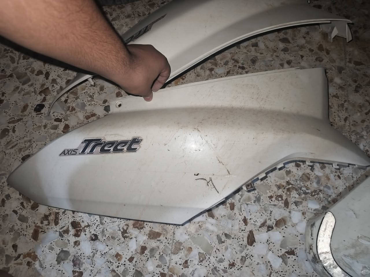 سلام عليكم كفر اكزز مال دراجه حاويه نضيف بس متروك كامل مكمل بي بس قطعه نقص إلي يم البك لايت بس للبيع مكان كربلاء حي النواب رقم الموبايل ***********
