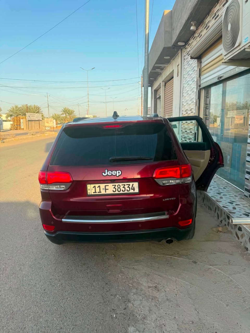 السلام عليكم 🌹
جيب وارد أمريكي جراند شيروكي Limited موديل 2019 للبيع

🔹 محرك 6 سلندر 3.6 Pentastar

🔹 مواصفات  
🔹 داخلية جلد
🔹 كراسي كهرباء
🔹 تسخين كراسي أمامي
🔹 شاشة 8.4 إنج
🔹 Apple CarPlay وAndroid Auto
🔹 كاميرا خلفية
🔹 حساسات خلفية
🔹 تشغيل بصمة ودخول ذكي
🔹 تشغيل عن بُعد
🔹 باب خلفي كهربائي
🔹 فتحة سقف
🔹 مثبت سرعة
🔹 تحكم ستيرن
🔹 مرايات وجامات كهرباء
🔹 إنارة LED
🔹 حساسات ضغط التايرات
🔹 
🔹 5 راكب
📍 المكان: الانبار _ الرمادي 
💰 السعر:  235 وبيه مجال

‭***********‬
مكلف بالنشر @
