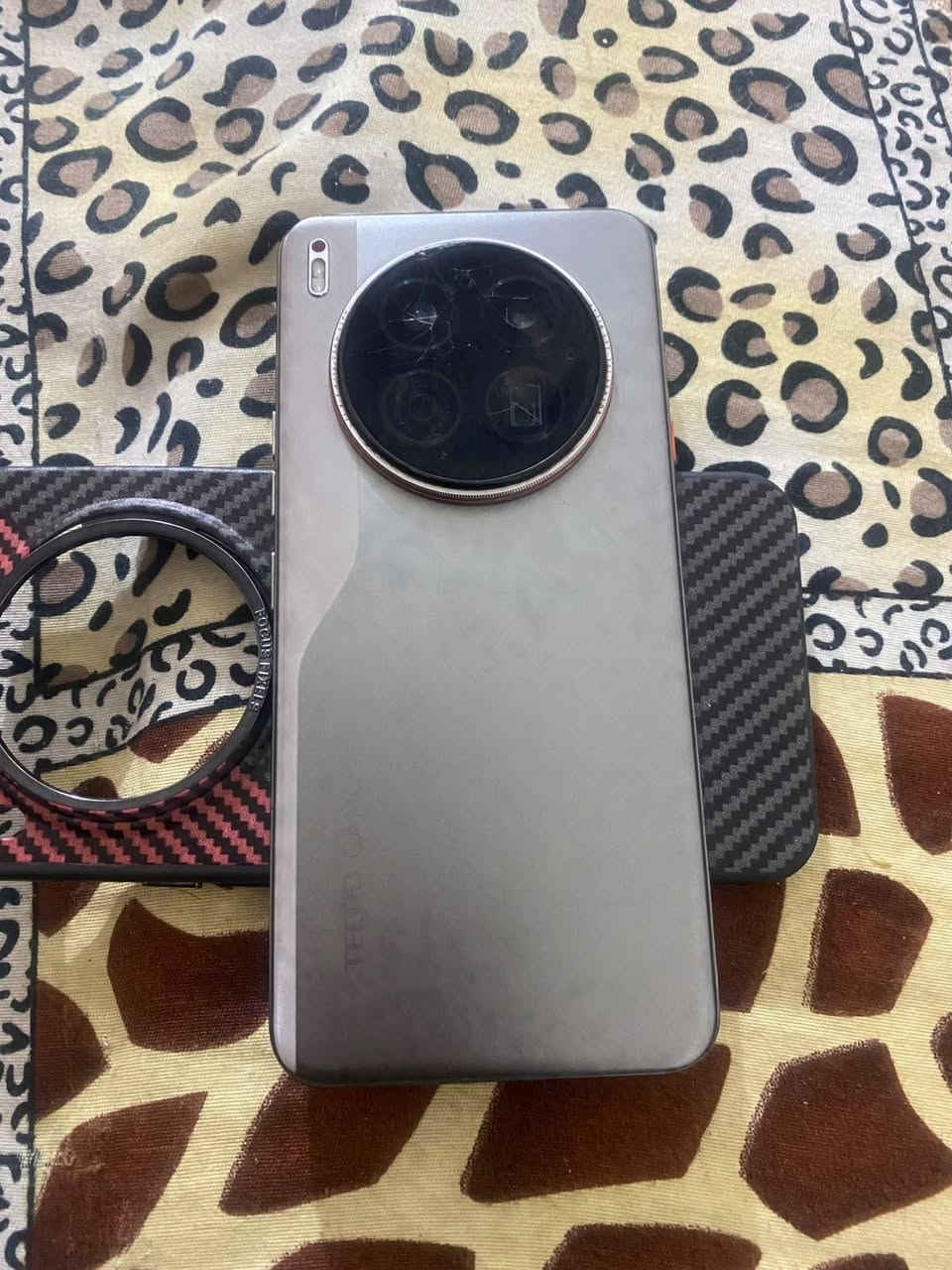جهاز تكنو 40 برو 5g بريمير ذاكرة ٢٥٦ رام ١٢ الجهاز يدعم ١٢٠ فريم بوبجي جهاز كفالة فقط بية كسر بجامة مال كامرة علما سعر الجهاز بل وكالة ٦٠٠ ألف بدون ملحقات السعر ٣١٥ أو مراوس *********** عمارة, ميسان
