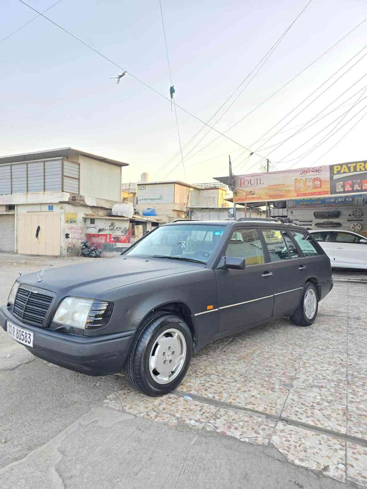 مرحبا شباب للبيع  مرسيدس دب ستيشن موديل ٩١  مكينه ٣٠٠ بلاديه رقم بغداد بسمي السيارة اني مغلفه للجماليه جان بيها جراد بلقماره وصوره قبل التغليف  موجوده  عارضها ب٤٩ ورق وبيها مجال مكاني زيونه  واي استفسار اتصل ع الرقم ***********
