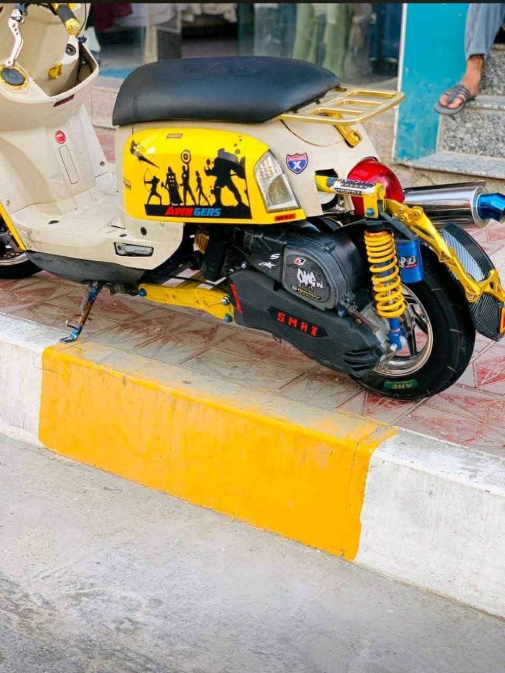 دراجه بوليس  مامفتوحه مزوده راجعه شيال دراجه شلعه ومعدل كهراءياتها كلها شغاله سلف نكره سعر  مليون وبيها مجال صانصه حلزونيه رياضي دبل رياضي لوياله رياضي كله رياضيبوشه 50