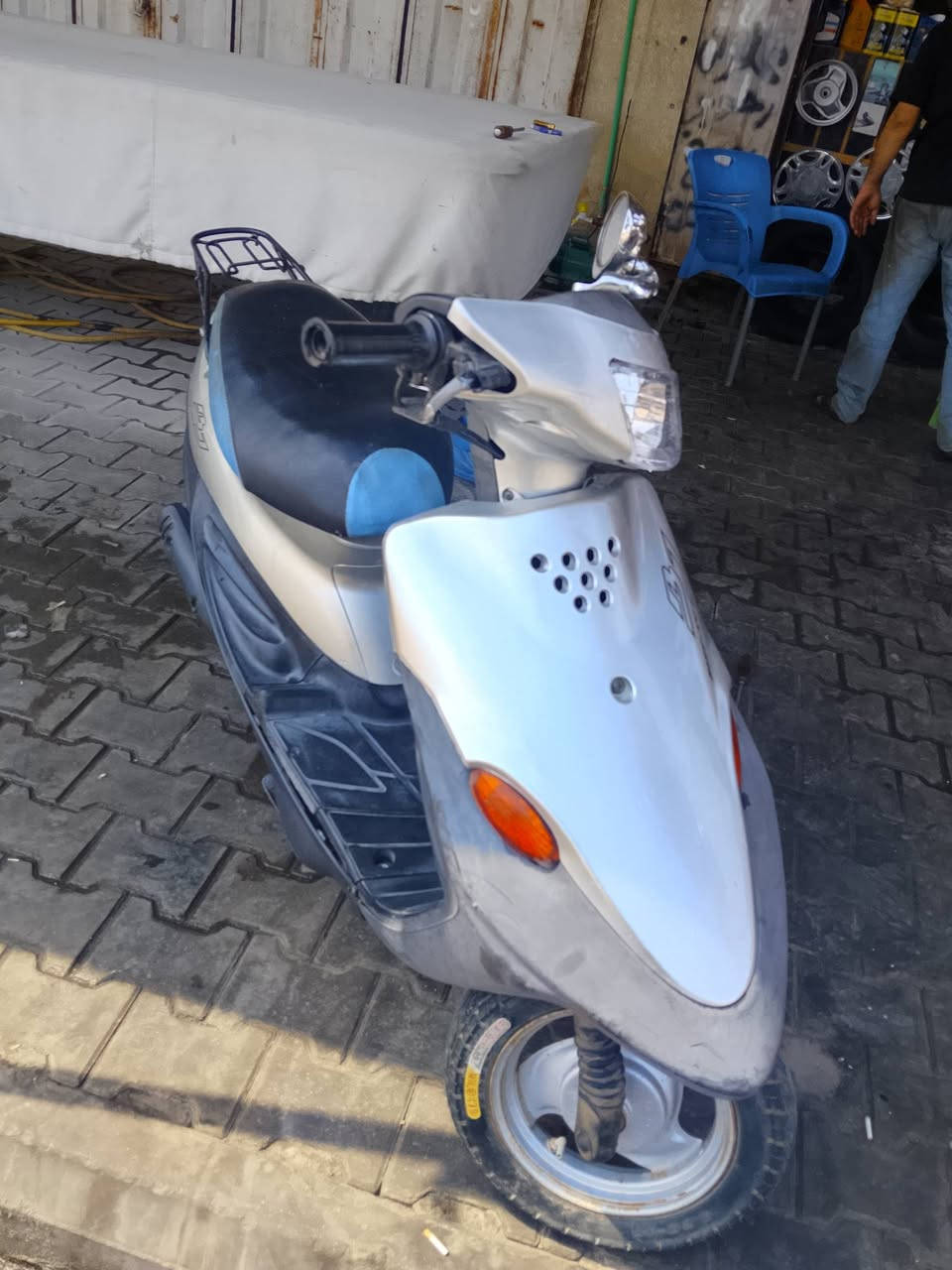 السلام عليكم دراجه بيجي ما مفتوحه جاهزه عل اخير سلف هندر لايت بك لايت اشاير السعر 550 وبيه مجال بصيط حك جيه ***********

