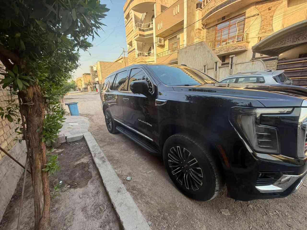 جمسي يوكن الفيشن25 ضمان شركة المنصور 

    GMC Yukon ELEVATION 2025

مغلفه PPF بلكامل  سياره جديده 

السيارة مكفوله من الصبغ والدبل كود بيه فقط شخطين كلش صغار ومعدله بارد وكارت علئ كدههن الباقي كله مكفول

 جمسي الفيشن ٢٠٢٥ خليجي وكالة المنصور 

 ماشيه 13 الف كيلو 

 حجم المحرك 5.3 V8 

 مفتاح التشغيل بصمة  

 تشغيل عن بعد 

 دفع ثنائي RWD

حساسات أمامية 

حساسات خلفية 

لايت زينون + LED 

 دخول بصمة ذكي 

 حجم الاطار R20 

 اشارة في المرايا الجانبية وكهرباء 

 ا ABS 

 دشبول شاشة ديجيتال 

 شاشة Apple Car play 

 سماعات سستم صوت شركه BOSE

 كاميرا دوارة 

لانارة الداخلية LED  

 مثبت السرعة Cruise 

 المودات والاوامر الصوتية 

 ا Bluetooth / T YPCE 

مخرج منفذ الطاقة 

السياره بعدها بحاله الزيرو

مكان السياره بغداد 

واي استفسار ***********

السعر 625 مجال بسيط

بغداد الدوره
