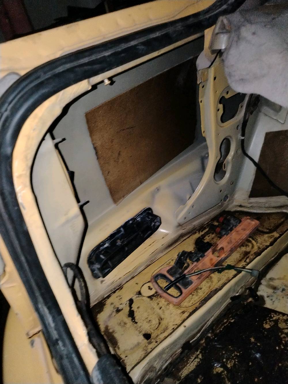 السلام عليكم للبيع شيري كوين ٢٠١١ سياره بلاديه كير مكينه بلاد مكفوله من ضربه قويه بيهه بلذيل مال جوملغ بصف سايق دوس معمره بيهه الجوملغ البال سايق مرصع يرادلهه زوج تأيرات ودرامشفت منضومه تبريد جديده بس تشحن غاز عارضهه ٢٦ وبيه مجال متوازي علئ بيعته مكاني بغداد زعفرانيه لاستفسار علئ هاذه رقم ***********