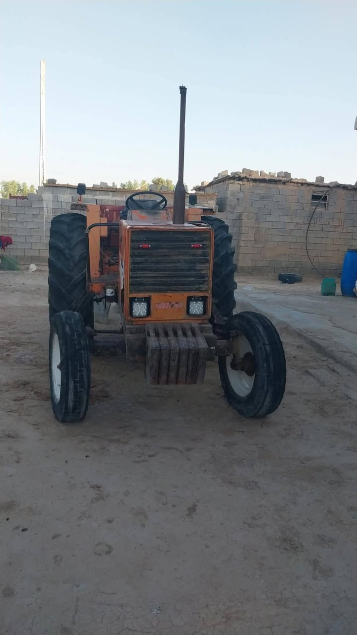 السلام عليكم  مكينه فيات تك  780 موديل ٨٢ محرك مكفول كير وهيدوليك واكسل بعده علا وضع الشركه  مكينه قطره صبغ مابيها بلاديه  تجي تفحص وعل الكراب  ***********السعر ١٠ مليون وبيها مجال
