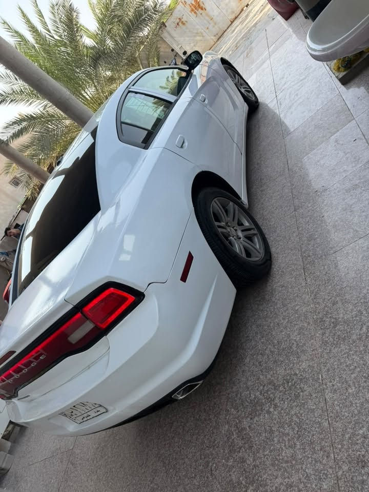 السلام عليكم
لبيع دوج جارجر مديل 12 رقم بغداد تحويل ثاني 
 مكينة 3600 توويل وارد كندي داخلة كفالة بيها طخة بلجاملغ الخلفي ومصبوغ وبيها باب سايق تبديل فقط سيارة كفالة ضربة شاصي لغد ايرباك بجم كبس سياره جاهزه بدون نواقص مكينة جديدة كير طيارة اكسن منضومة تبريد حدادة لوك  تخم تاير ويل خليجي 18كاملة بدون اي نواقص 
السعر 130وبيها مجال لشراي 
مكاني بصره قضاء القرنة بني منصور 
لاستقار//***********
