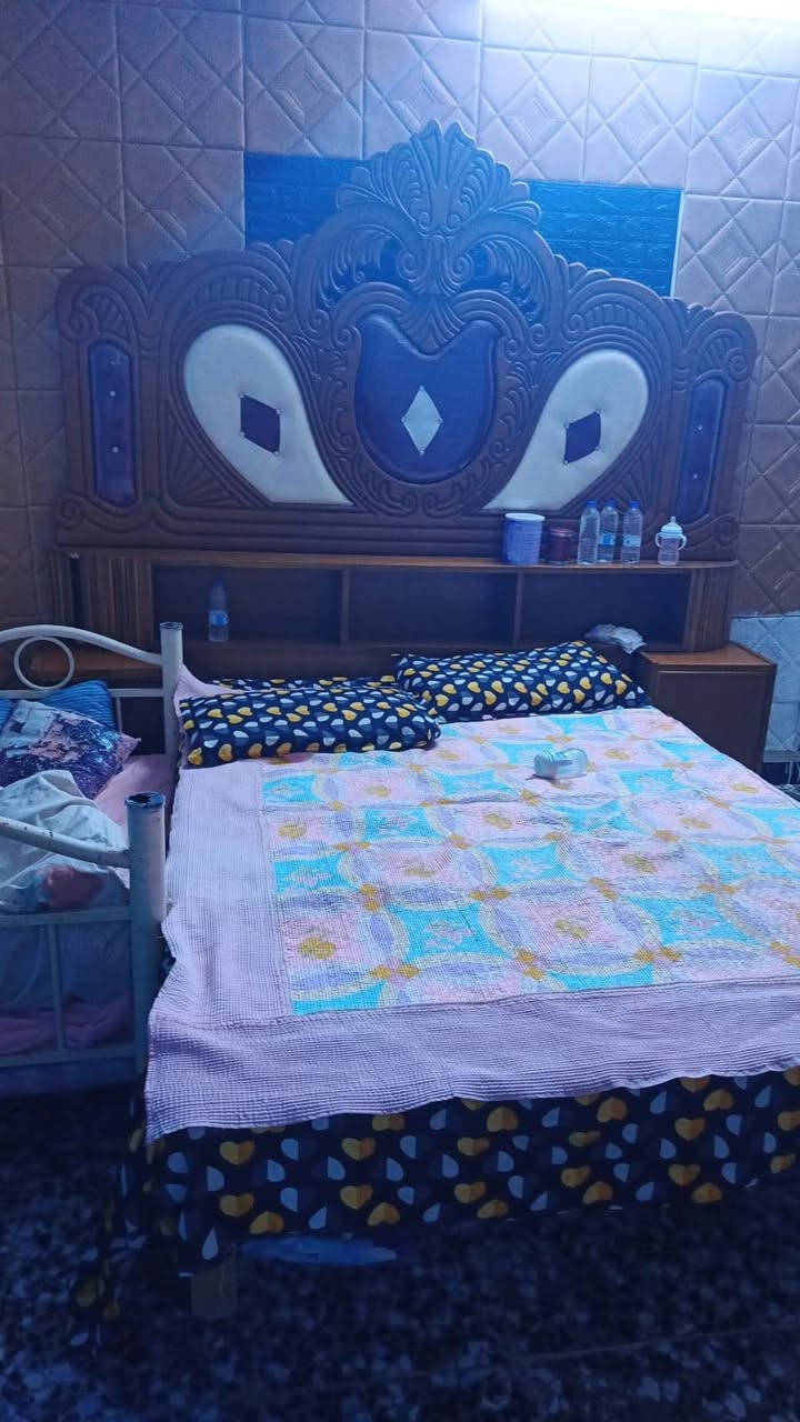 عليكم غرفه نوم مستعمل لبيع السعر 400 الف وبيه مجال بسيط مكاني بغداد البياع الشرطه الخامسه ‏‪***********‬‏ اتصال  بيه نقص بس جامه مال ميز توليت

