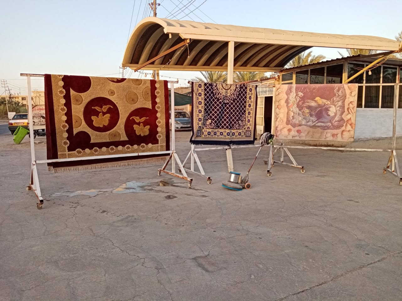 يعلن كراج القضاء النموذجي لغسل السيارات والمفروشات ٠عن غسل كافه المفروشات المنزلية وبأحدث الطرق الفنية الحديثة وبأسعار تنافسية بالاضافه إلى تغليف المفروشات بالنايلون مع خدمة توصيل والكائن في قضاء الجدول الغربي (الرجيبه) مقابل دائرة زراعه الجدول الغربي *********** /***********
