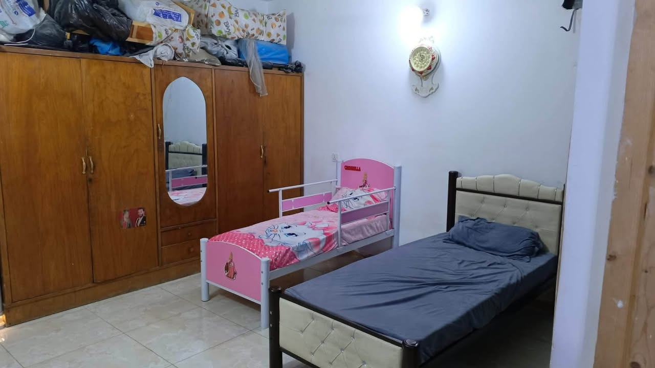 الدار للبيع مساحة 200متر طابق ونص بضهر التجاري اول بيت بالفرع العنوان الحسينية /مال راشدية خدمات مسقط‏‪***********‬‏
