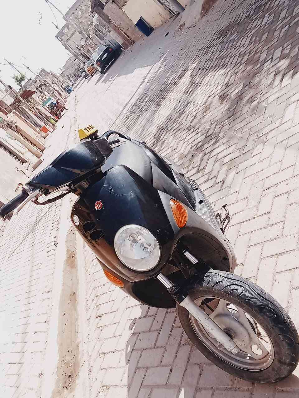 سلام عليكم
فلة للبيع 

نضيفة ما مفتوحة 

بس جاملغ امامي يرادلها 

كهربائيات شغالة 

دراجة خير من الله 
ب 650 وبيها مجال 
سبع قصور 

***********
