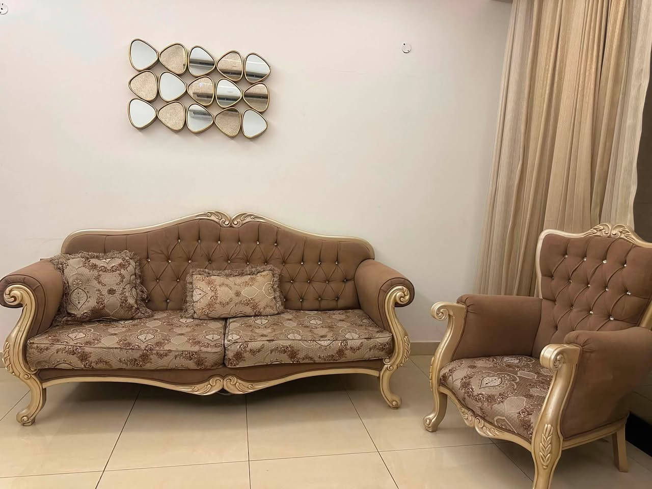السلام عليكم تخم قنفات 10 مقاعد نظيف جدآ السعر 1250000
زيونه شارع الربيعي 
للاستفسار ‭***********‬
